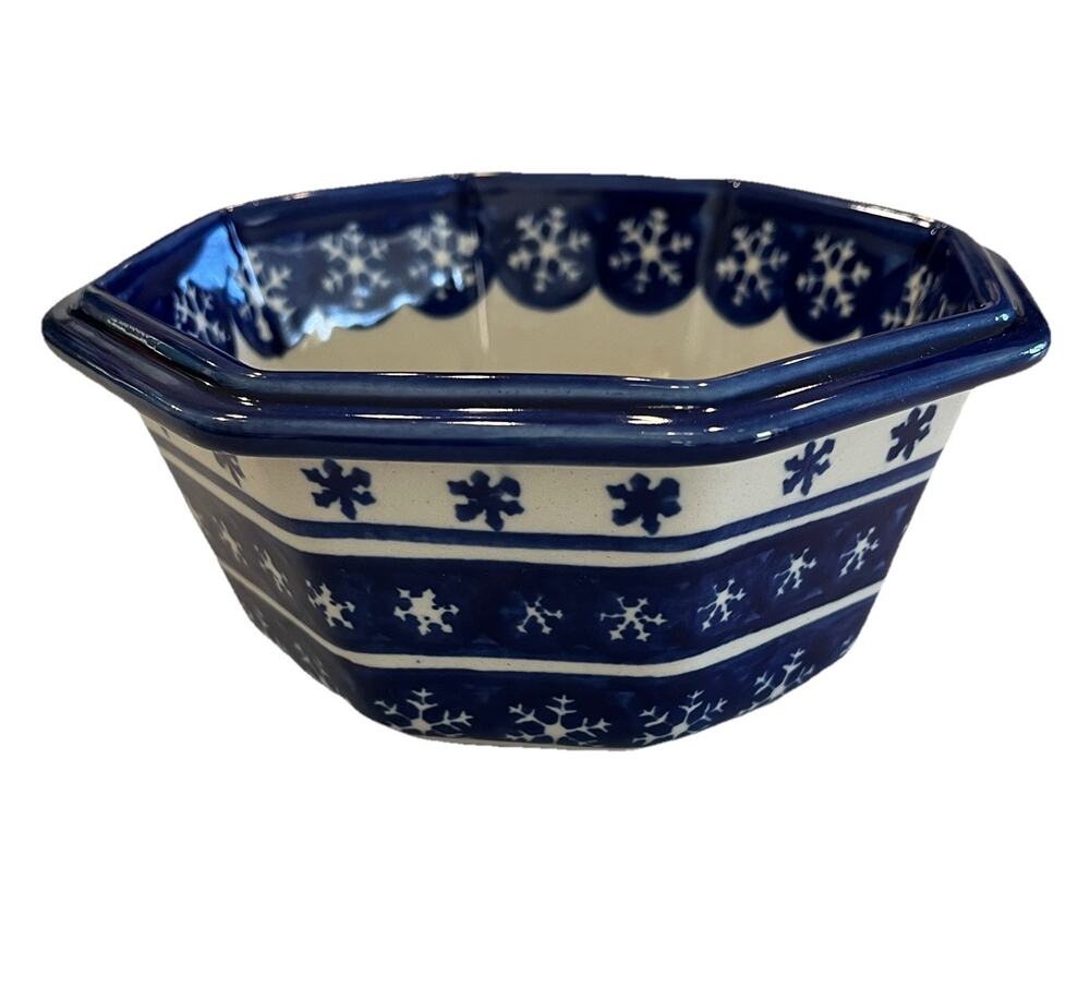 Boleslawiec Polish Pottery octagonal Bowl snow flake blue white